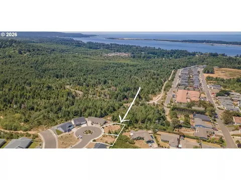 2 Nautical Ct, Coos Bay, OR 97420
