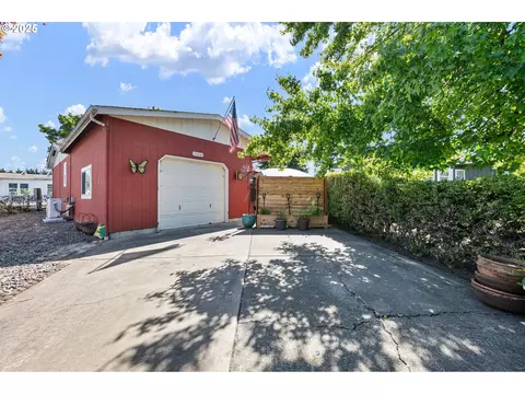 326 Lacasa St, Eugene, OR 97402