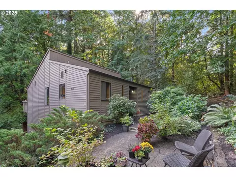 4598 SW Caldew St, Portland, OR 97219