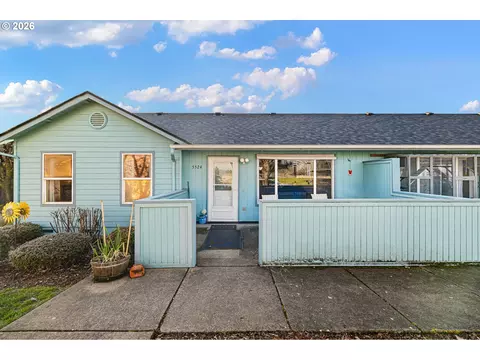 5524 E St, Springfield, OR 97478