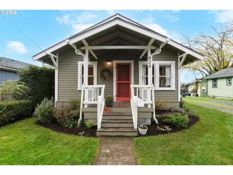 424 S 3rd St, Silverton, OR 97381