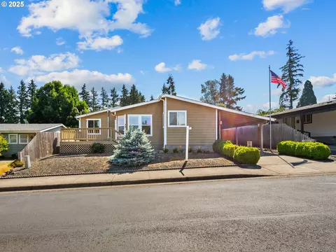 1015 Oak St #52, Silverton, OR 97381