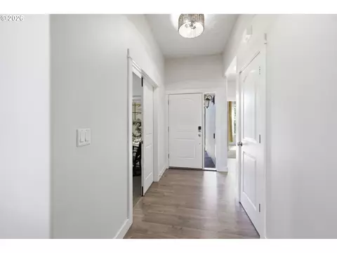 Entry Way - 3622 Stark St, Eugene, OR 97404 photo 1 of 1