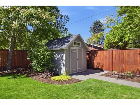 Exterior - 3622 Stark St, Eugene, OR 97404 photo 7 of 9