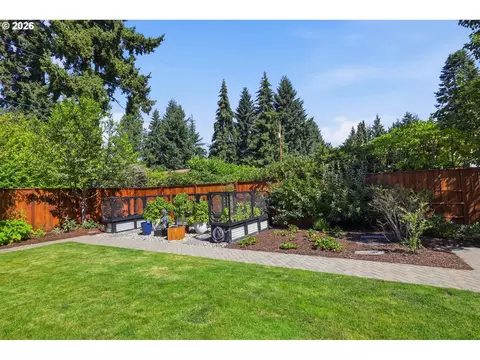 Exterior - 3622 Stark St, Eugene, OR 97404 photo 8 of 9