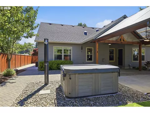 Exterior - 3622 Stark St, Eugene, OR 97404 photo 4 of 9