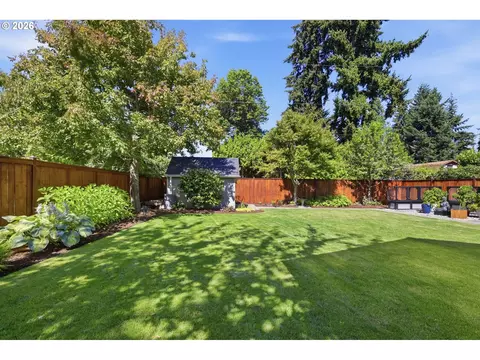 Exterior - 3622 Stark St, Eugene, OR 97404 photo 6 of 9