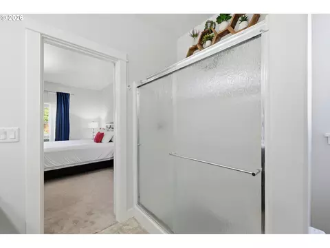 Bath - 3622 Stark St, Eugene, OR 97404 photo 1 of 2