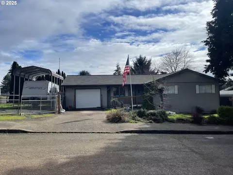 886 NE St, Willamina, OR 97396