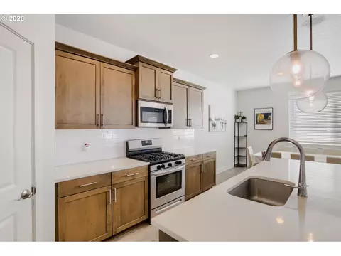 Kitchen - 652 SW 49th Dr, Gresham, OR 97080 photo 3 of 3