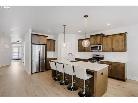 Kitchen - 652 SW 49th Dr, Gresham, OR 97080 photo 1 of 3