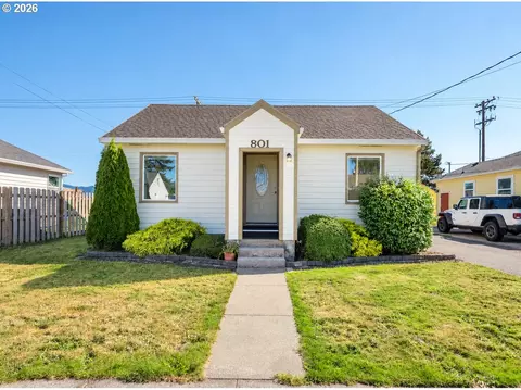 801 Manor Pl, Tillamook, OR 97141