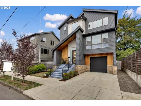 541 NE Humboldt St, Portland, OR 97211