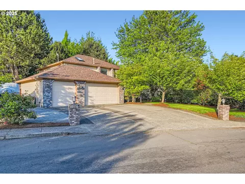 15060 SE Lostine Dr, Clackamas, OR 97015
