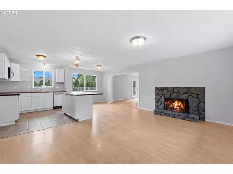 Living - 1543 NE 16th Way, Gresham, OR 97030 photo 6 of 9
