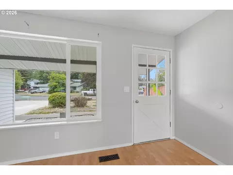 Entry Way - 1543 NE 16th Way, Gresham, OR 97030 photo 1 of 1