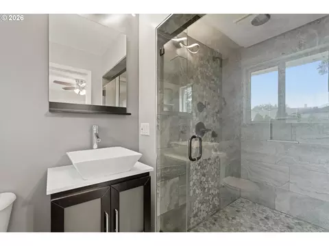 Bath - 1543 NE 16th Way, Gresham, OR 97030 photo 2 of 4