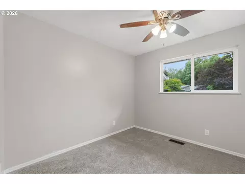 Bedroom - 1543 NE 16th Way, Gresham, OR 97030 photo 1 of 6