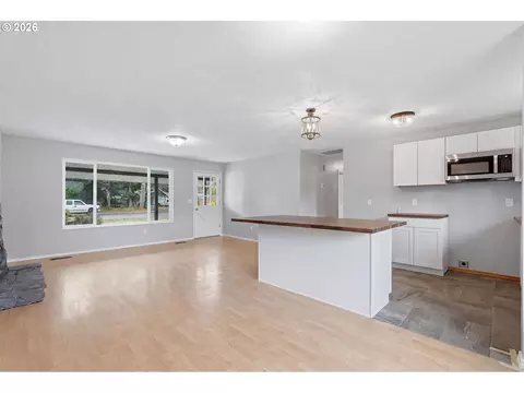 Living - 1543 NE 16th Way, Gresham, OR 97030 photo 9 of 9