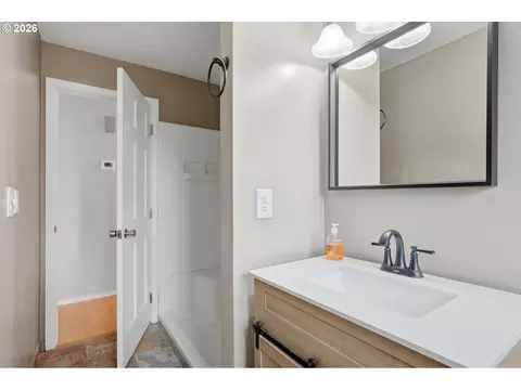 Bath - 1543 NE 16th Way, Gresham, OR 97030 photo 3 of 4