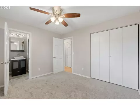 Bedroom - 1543 NE 16th Way, Gresham, OR 97030 photo 4 of 6