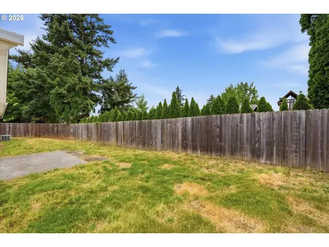 Exterior - 1543 NE 16th Way, Gresham, OR 97030 photo 4 of 7