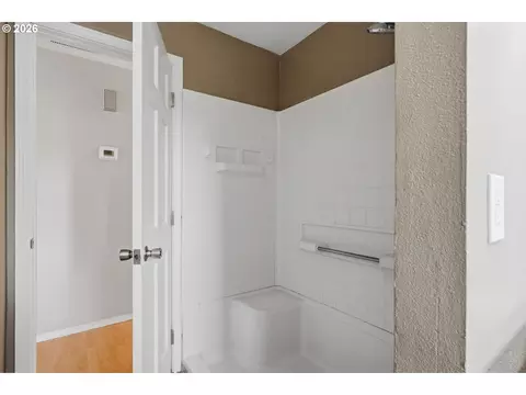 Bath - 1543 NE 16th Way, Gresham, OR 97030 photo 1 of 4