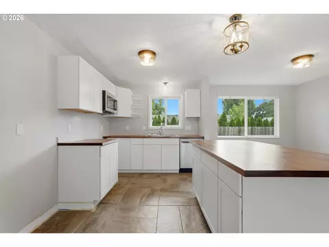 Kitchen - 1543 NE 16th Way, Gresham, OR 97030 photo 4 of 4