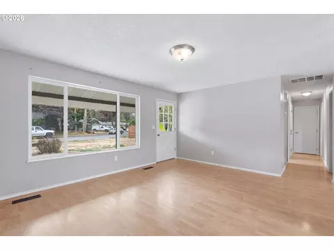 Living - 1543 NE 16th Way, Gresham, OR 97030 photo 4 of 9