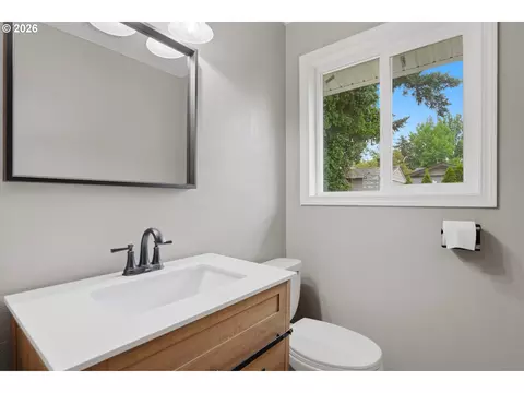 Bath - 1543 NE 16th Way, Gresham, OR 97030 photo 4 of 4