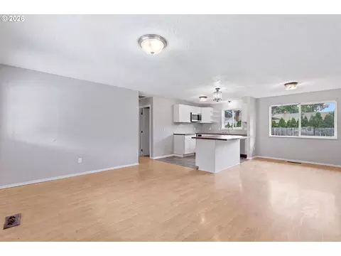 Living - 1543 NE 16th Way, Gresham, OR 97030 photo 5 of 9