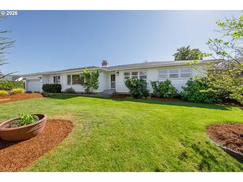 1025 NW Basco Ave, Roseburg, OR 97471