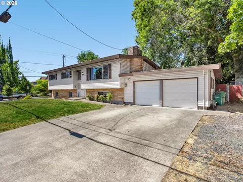 1801 E Laurel Dr, Newberg, OR 97132 photo 2