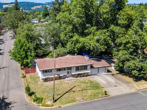 1801 E Laurel Dr, Newberg, OR 97132 photo 3