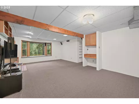 Living - 28198 Briggs Hill Rd, Eugene, OR 97405 photo 8 of 8