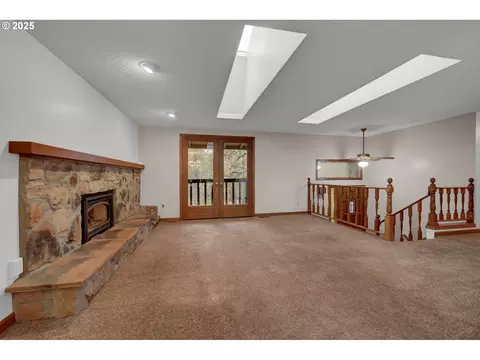 Living - 28198 Briggs Hill Rd, Eugene, OR 97405 photo 1 of 8
