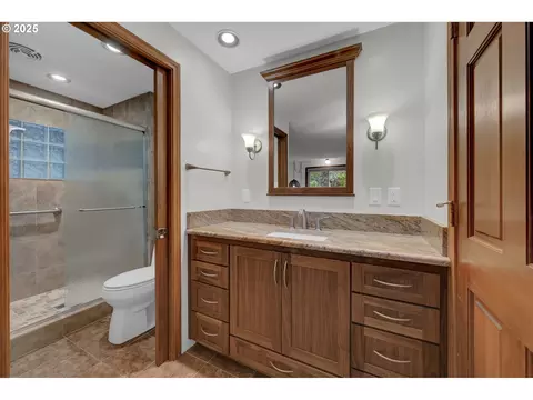 Bath - 28198 Briggs Hill Rd, Eugene, OR 97405 photo 1 of 3