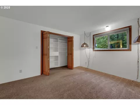 Bedroom - 28198 Briggs Hill Rd, Eugene, OR 97405 photo 2 of 5