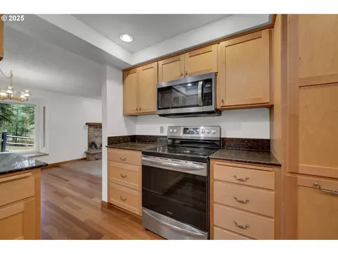 Kitchen - 28198 Briggs Hill Rd, Eugene, OR 97405 photo 3 of 3