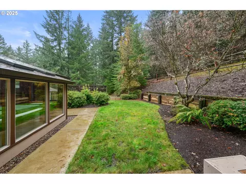 Exterior - 28198 Briggs Hill Rd, Eugene, OR 97405 photo 14 of 17