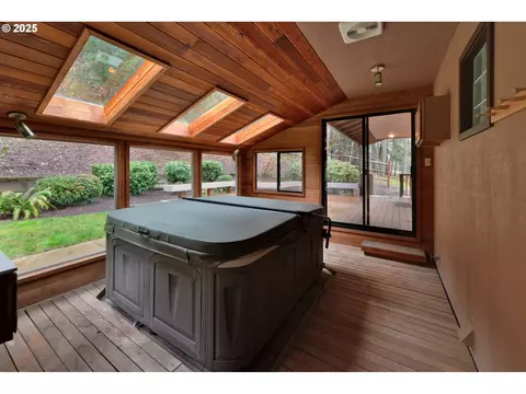 Exterior - 28198 Briggs Hill Rd, Eugene, OR 97405 photo 10 of 17