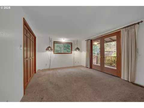 Living - 28198 Briggs Hill Rd, Eugene, OR 97405 photo 6 of 8