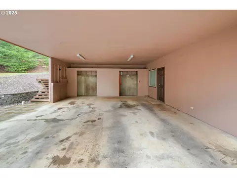 Exterior - 28198 Briggs Hill Rd, Eugene, OR 97405 photo 6 of 17