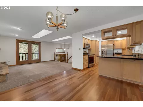Living - 28198 Briggs Hill Rd, Eugene, OR 97405 photo 4 of 8