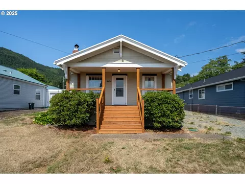 210 Cypress Ave, Garibaldi, OR 97118