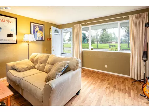 Living - 3430 E St, Springfield, OR 97478 photo 2 of 4