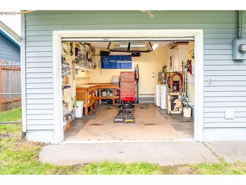 Other - 3430 E St, Springfield, OR 97478 photo 12 of 13
