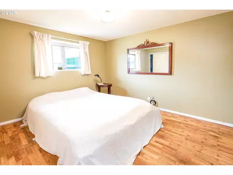 Bedroom - 3430 E St, Springfield, OR 97478 photo 1 of 3
