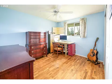 Bedroom - 3430 E St, Springfield, OR 97478 photo 3 of 3