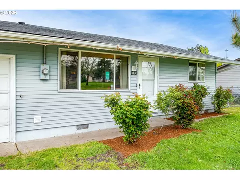 Exterior - 3430 E St, Springfield, OR 97478 photo 2 of 10